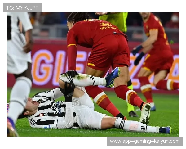 尤文基耶萨左脚弧线球洞穿人墙，重新定义足球精彩瞬间